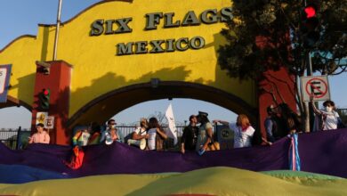 Realizan besotón en Six Flags contra la homofobia; Copred abre investigación