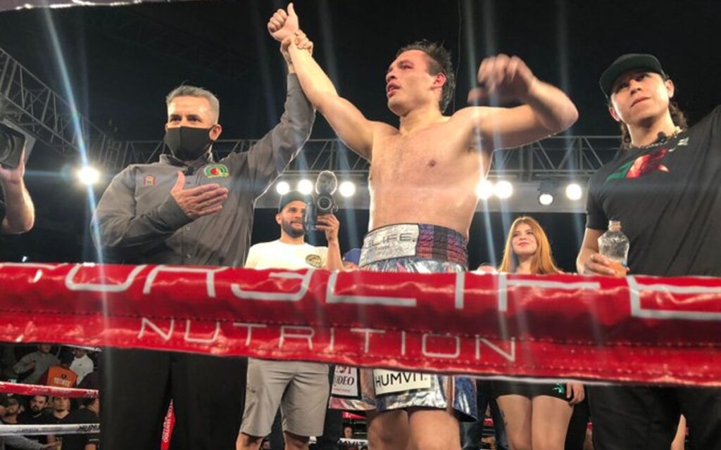 Reaparece Julio César Chávez Jr con polémica victoria | Tuit