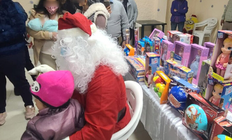 Santa Claus llevó regalos a las niñas y niños del Centro Femenil de Santa Martha
