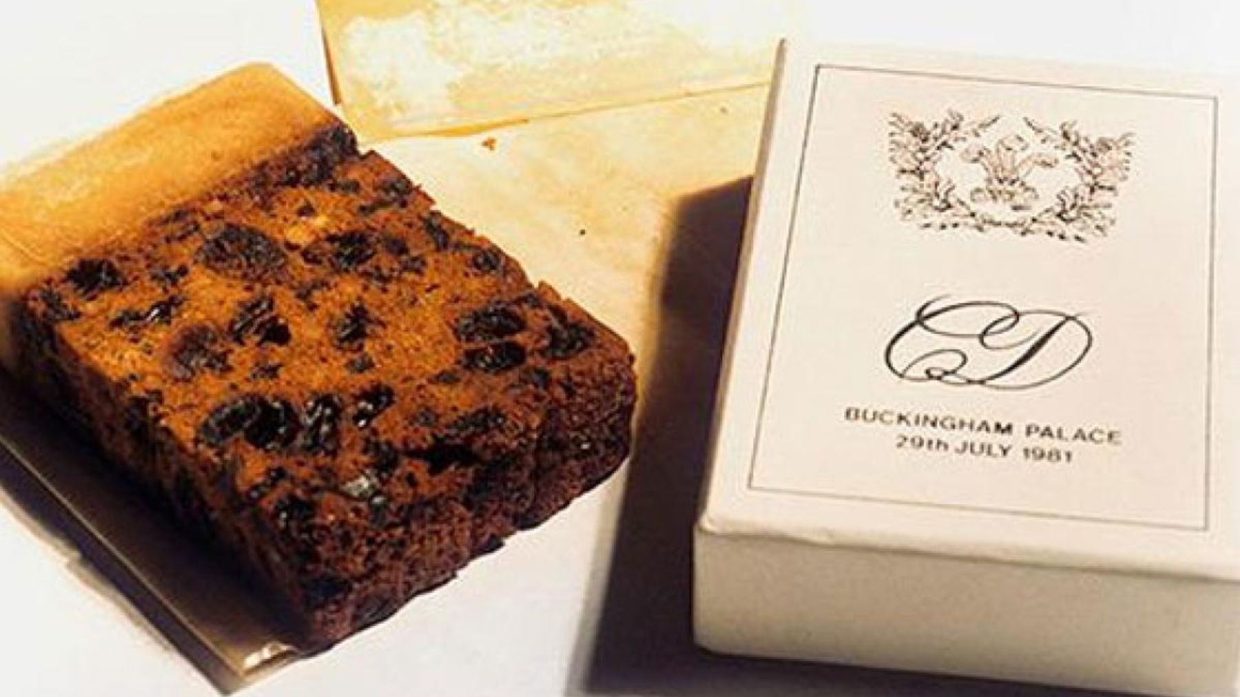 Se subasta trozo del pastel de su boda con Carlos de Inglaterra