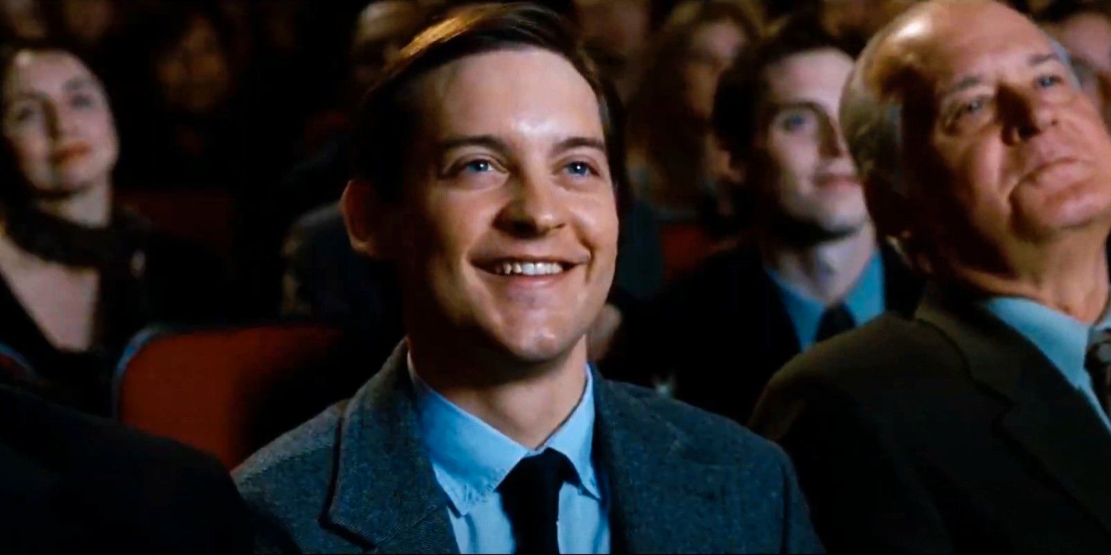 Andrew Garfield y Tobey Maguire se coló en el teatro para ver No Way Home