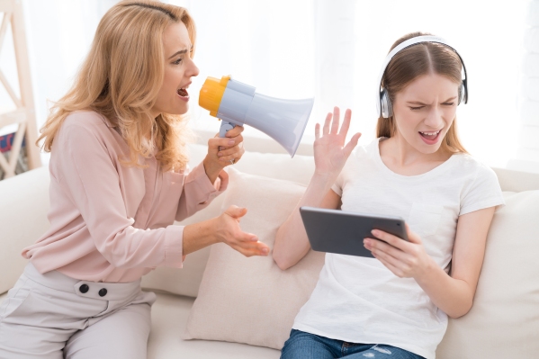 Spokn sorbe el BS en las comunicaciones internas corporativas y lo reemplaza con narración de audio