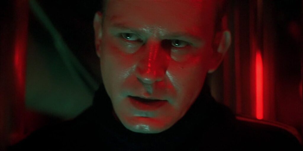 Star Wars: Skarsgård se burla de las muchas caras de su personaje de Andor Show