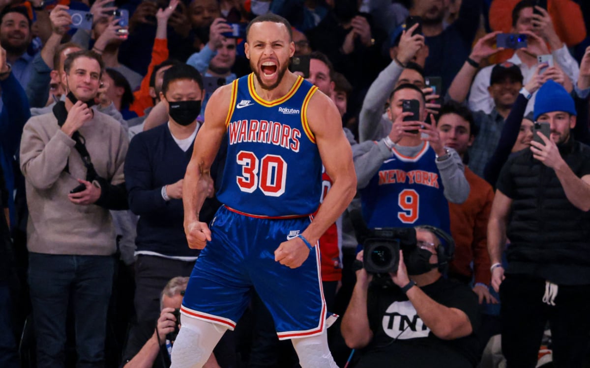 Stephen Curry rompe el récord de triples en la historia de la NBA