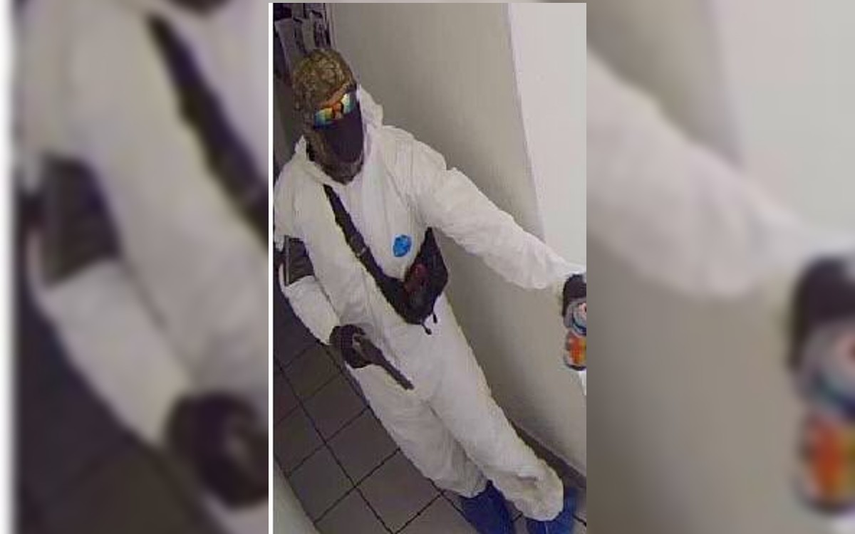 Sujetos con trajes de sanitización intentan asaltar banco en la CDMX