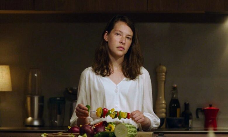 The Feast Review: película de terror galés deliciosamente decadente e inquietante