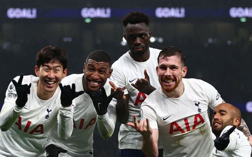 Tiene Peter Parker varios admiradores en el Tottenham Hotspur | Fotonota