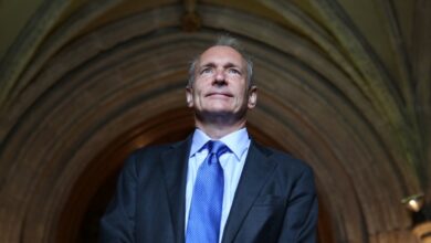 Tim Berners-Lee tiene la misión de descentralizar la web