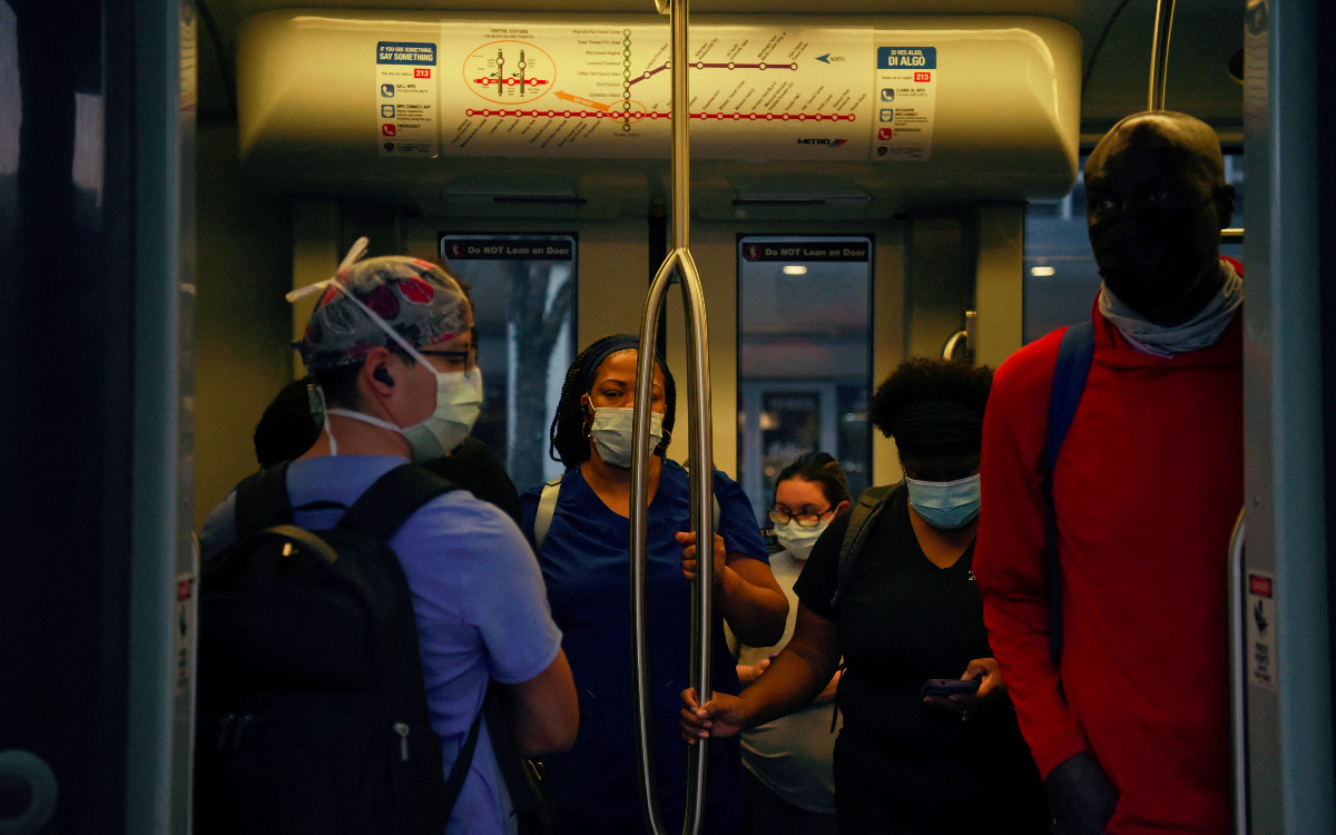 'Tormenta viral' por ómicron afectará a EU en enero, prevén expertos