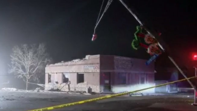 Tormentas con fuertes vientos azotan varios estados en EEUU