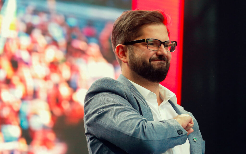 Últimas encuestas en Chile muestran a candidato izquierdista Boric retomando el primer lugar