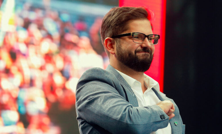 Últimas encuestas en Chile muestran a candidato izquierdista Boric retomando el primer lugar