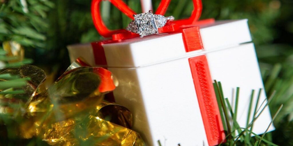 Un fan de ACNH recibe una propuesta de matrimonio perfecta con un regalo de globo flotante