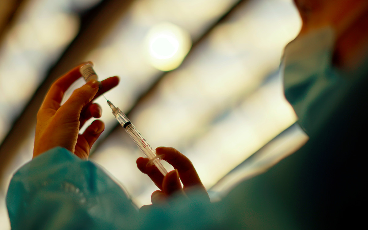 Vacunas de Moderna y Pfizer aportan mayor impacto de refuerzo, señala estudio británico