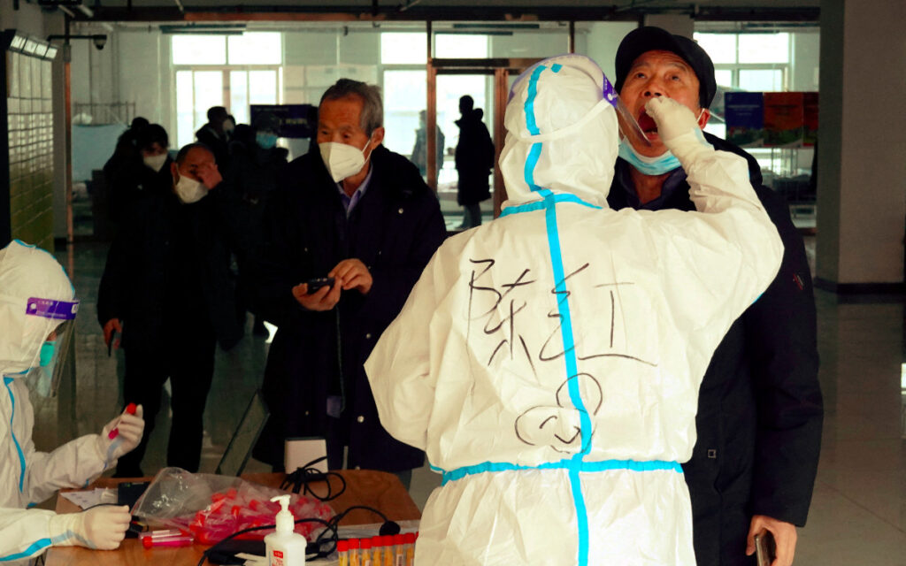 Xian se esfuerza por reducir casos Covid en el peor brote del 2021 en China