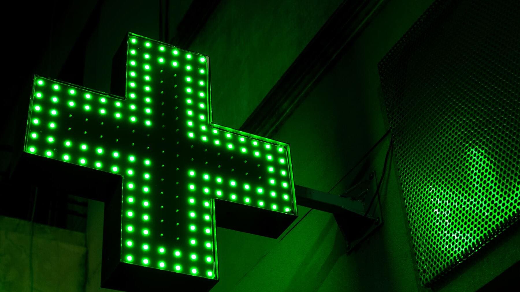 ¿Cuándo y dónde se abrió la primera farmacia del mundo?