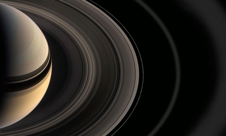 ¿De qué están hechos los anillos de Saturno y cómo se ven?