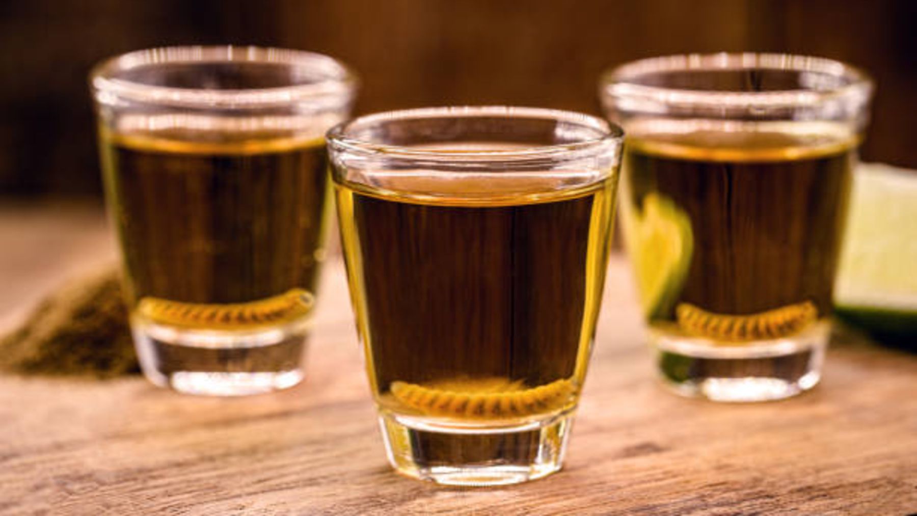 ¿Por qué algunos tequilas tienen un gusano dentro?