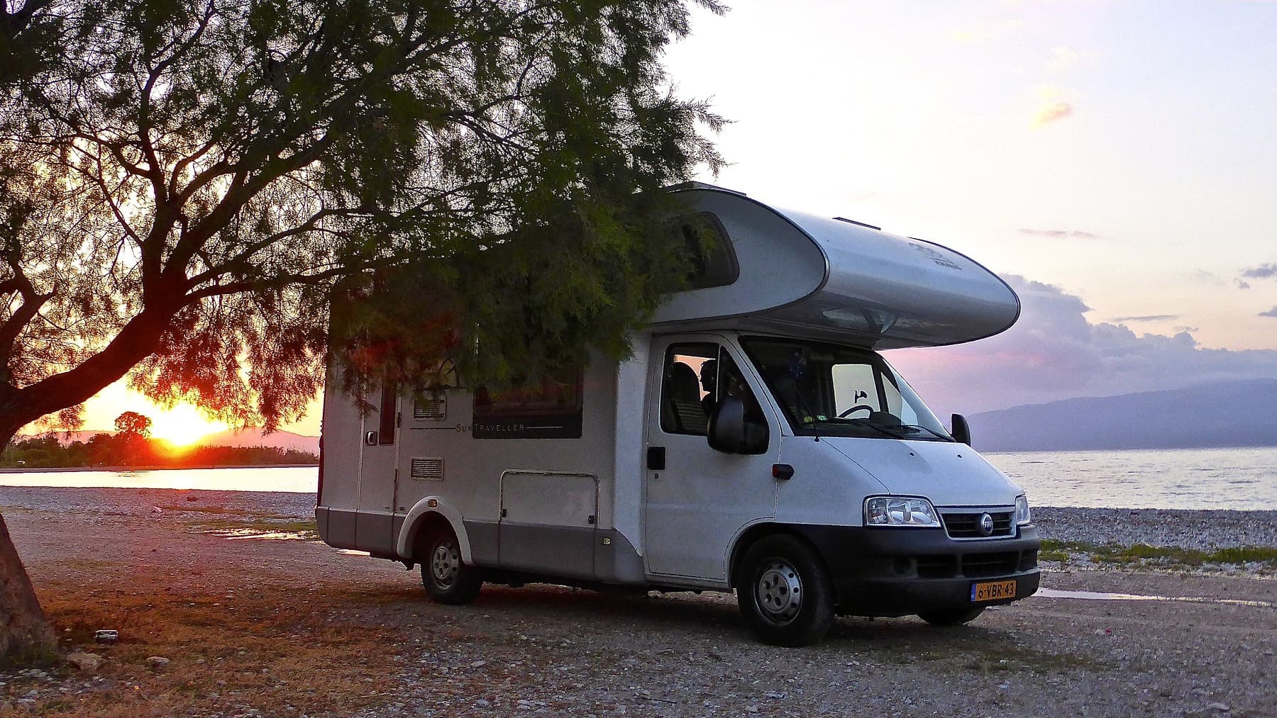 ¿Te vas de vacaciones en autocaravana en verano? Esto es lo que debes llevarte