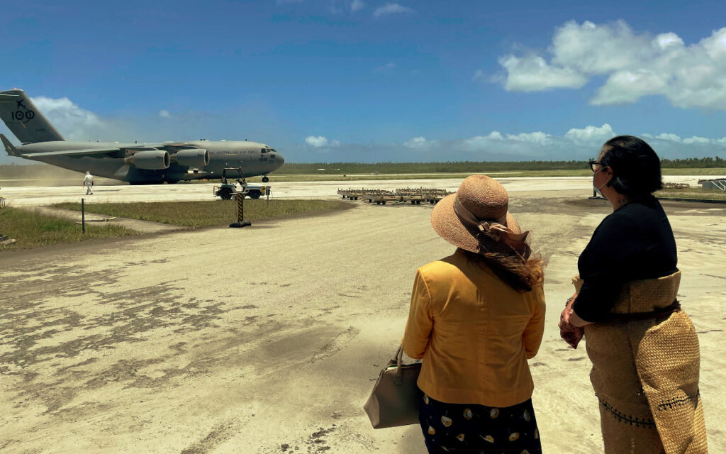 ¡Por fin! Ayuda comienza a llegar a Tonga tras devastadora erupción y tsunami