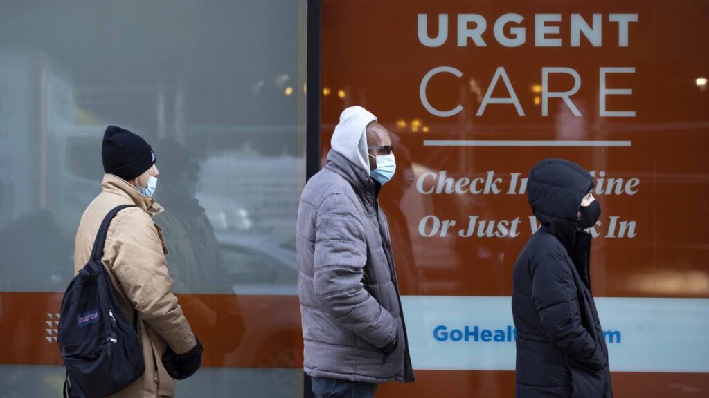 Ómicron en EEUU: cancelan festejos y vuelven las restricciones