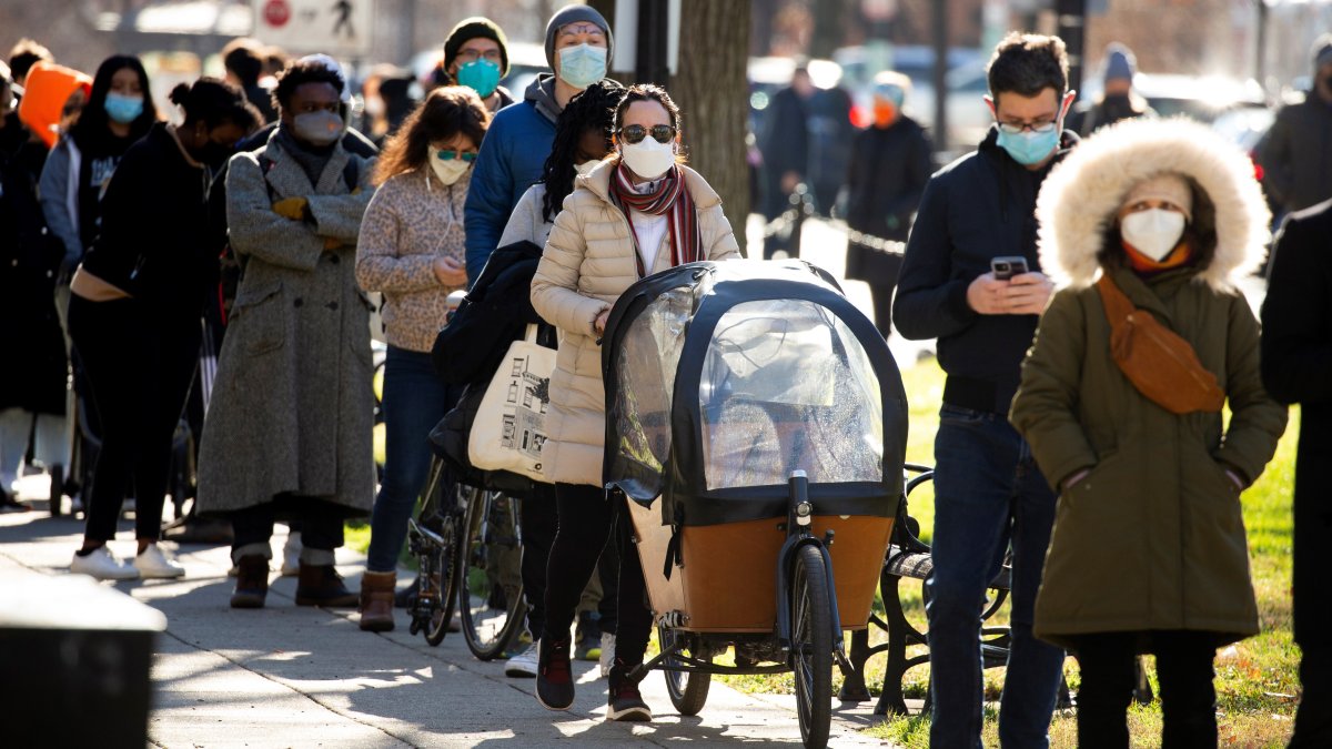 Director de la OMS: es mejor cancelar festividades que “celebrar hoy y estar de luto mañana”