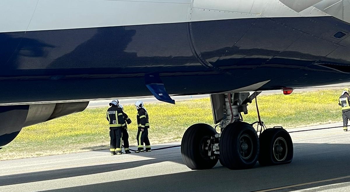 Un avión que tenía por destino Nueva York regresa a Barajas por un fallo en un motor