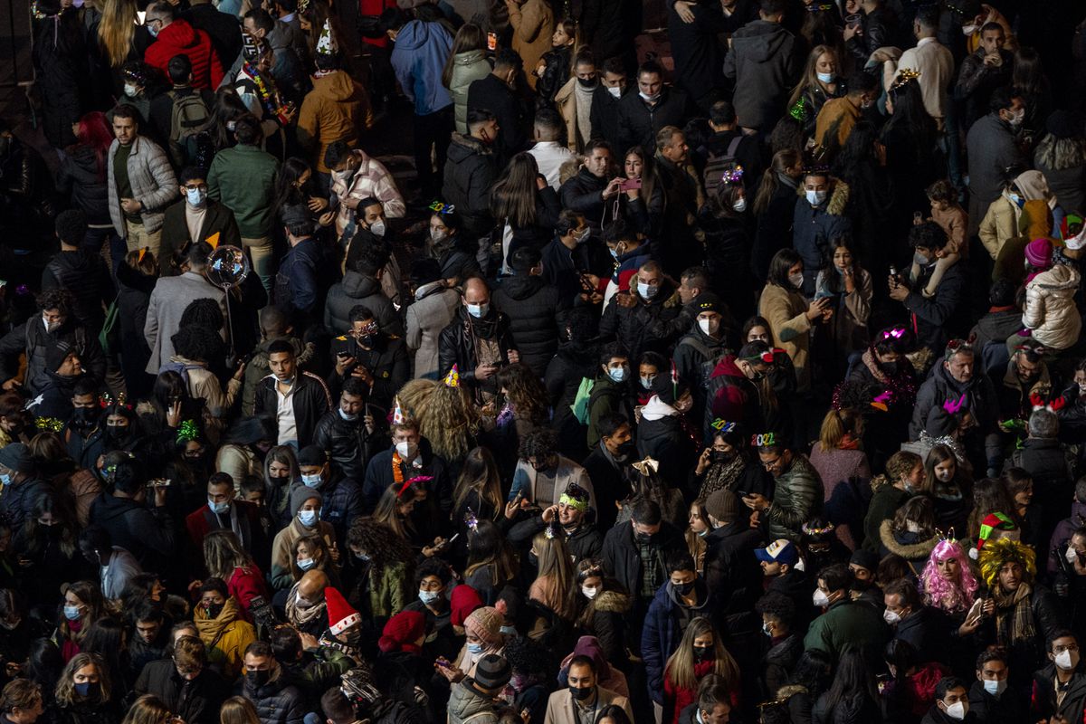 La sexta ola sigue acelerando: 372.000 nuevos diagnósticos llevan la incidencia a 2.295 casos por 100.000 habitantes