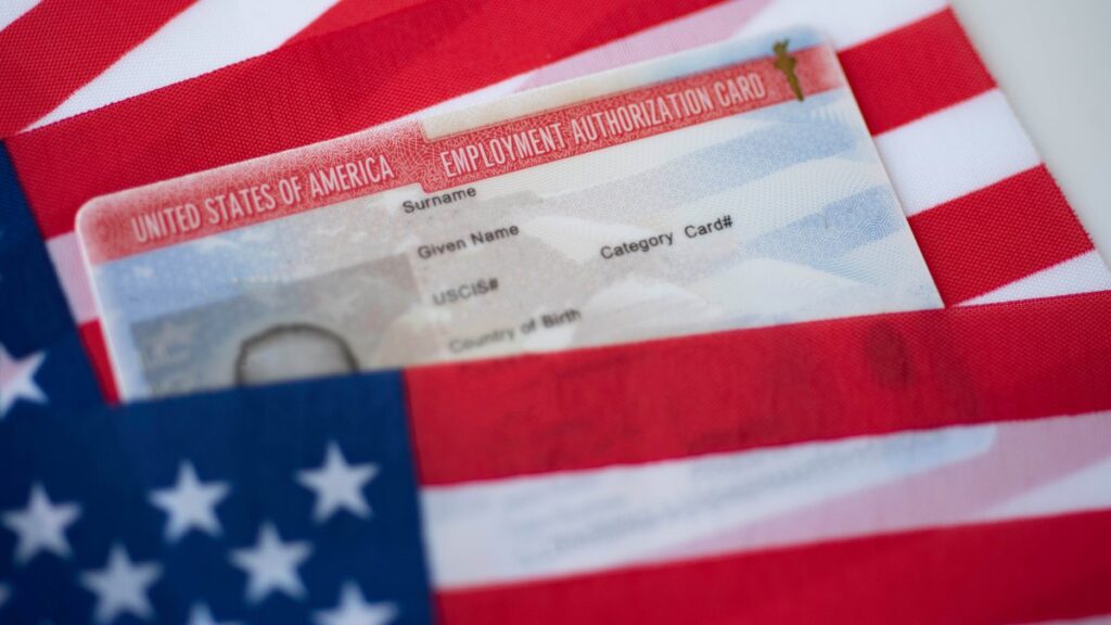 Permisos de trabajo: USCIS acelera la renovación para ciertos migrantes