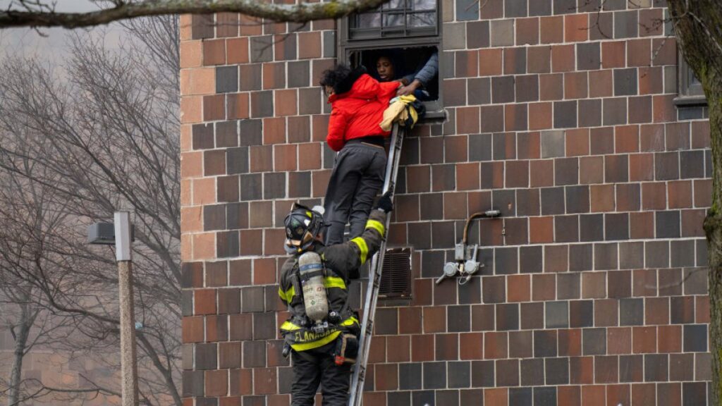 19 perdieron la vida, 9 de ellos niños