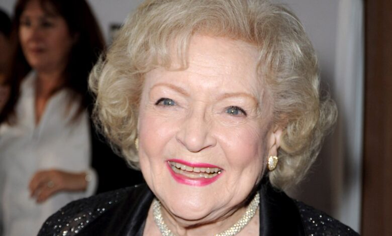 Muere Betty White, legendaria actriz y comediante
