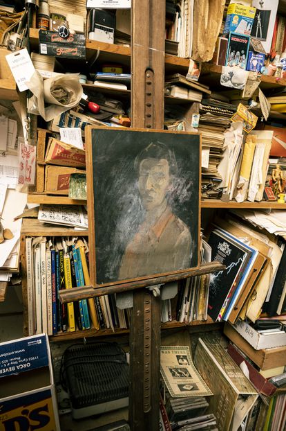 Un autorretrato al óleo que, la verdad, no le acaba de gustar.