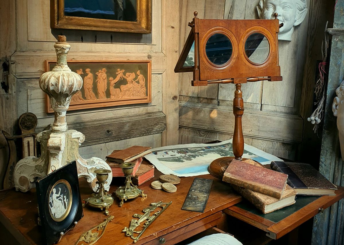 La nueva generación de anticuarios que está revitalizando el Rastro de Madrid