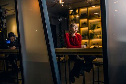 Mira Ungarova, opositora del movimiento Despierta Kazajistán y participante en las protestas en Almaty, Kazajistán.