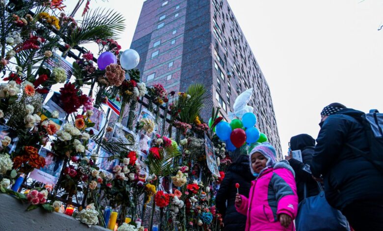Dolor en medio del último adiós para las víctimas del incendio de El Bronx