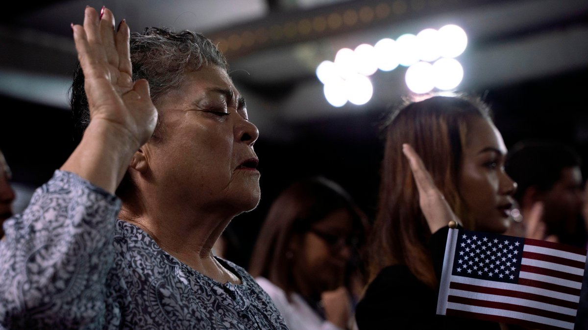 ¿Quieres ser ciudadano de EEUU? Estos son los requisitos para aplicar a la naturalización