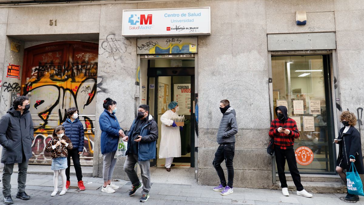 La incidencia de la covid baja por primera vez en dos meses y medio