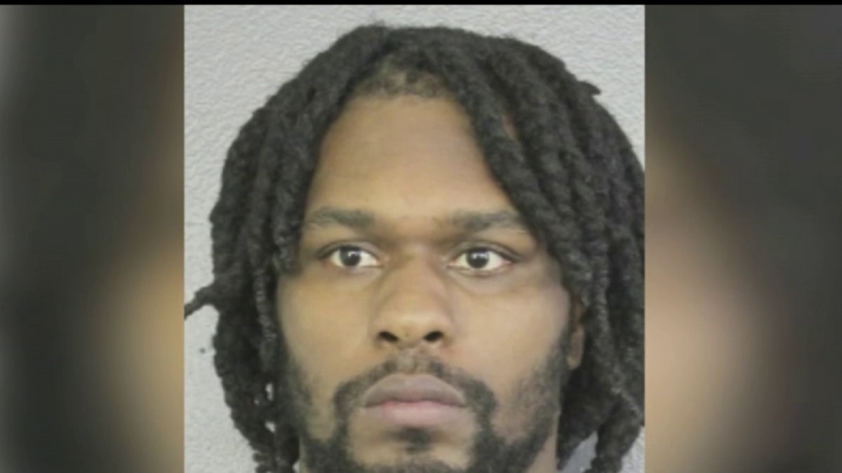 Revelan video del arresto de jugador de la NFL