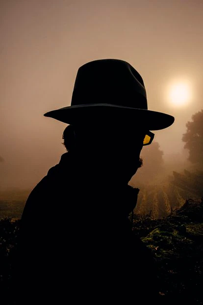 “Subía a la viña cada día a las cuatro o las cinco de la madrugada, en invierno, verano, otoño o primavera. Cuando el mundo se despertaba, yo llevaba ya tres horas de trabajo. Todo era manual. Minucioso. Casi neurótico", cuenta Emilio Rojo. 