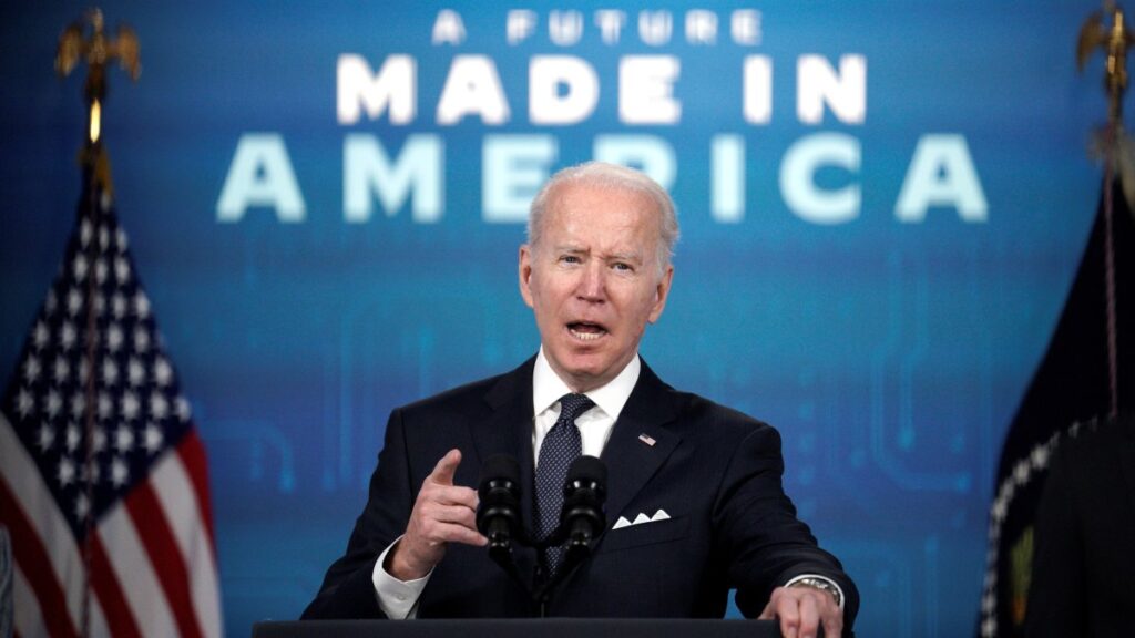 Biden impulsa la fabricación de semiconductores en Estados Unidos