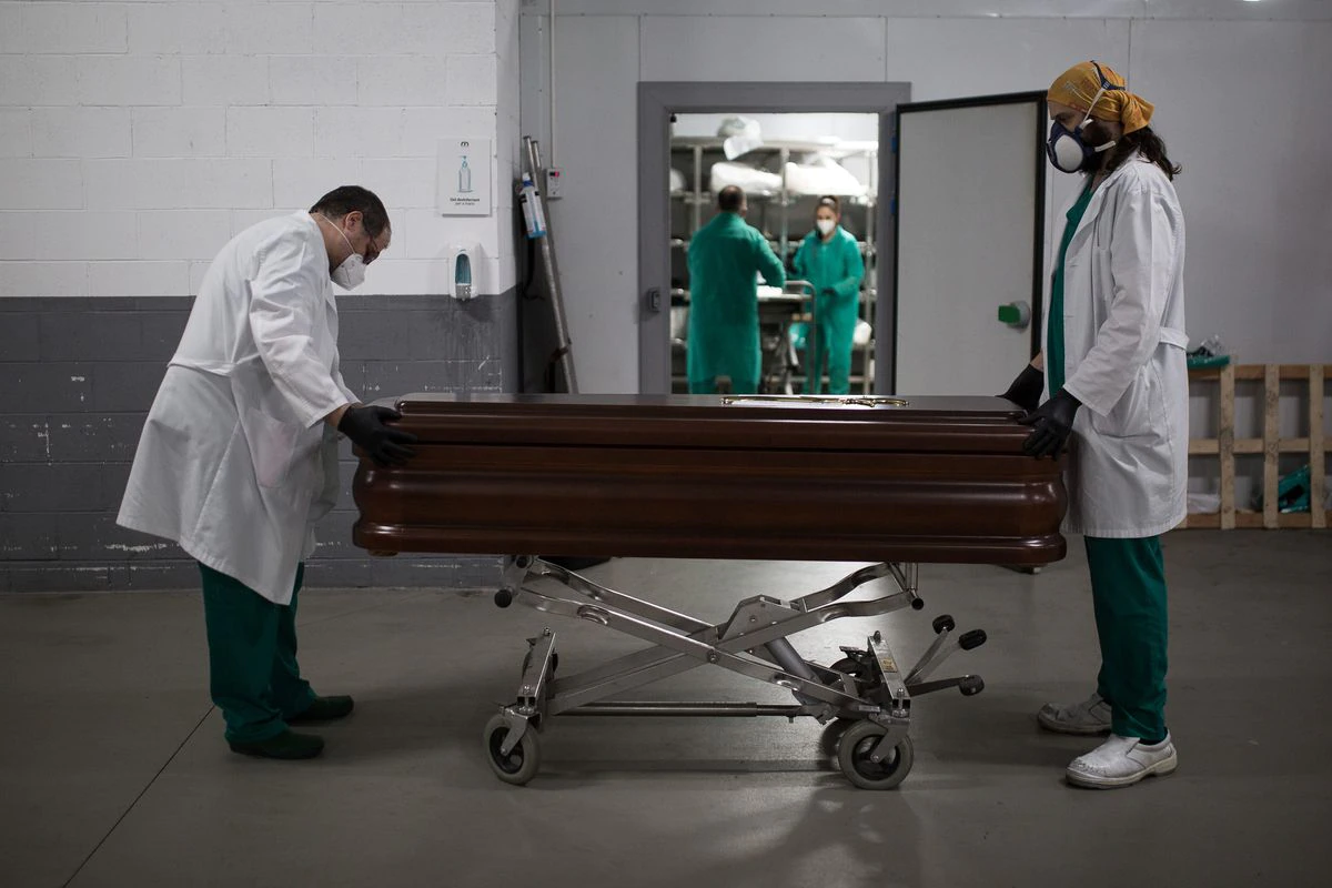 ¿Convivir con la covid con más de 100 muertes diarias?