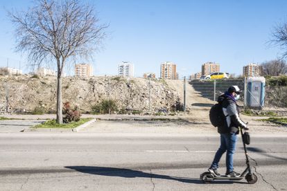 Uno de los poblados derruidos en los que operaba la red que explotaba a menores en Madrid.