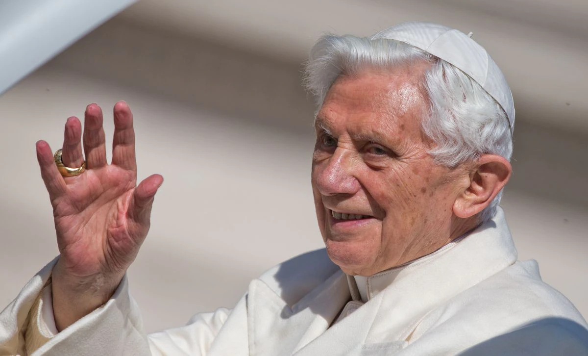 Benedicto XVI reconoce ahora que sí estuvo en una reunión sobre un sacerdote acusado de abusos