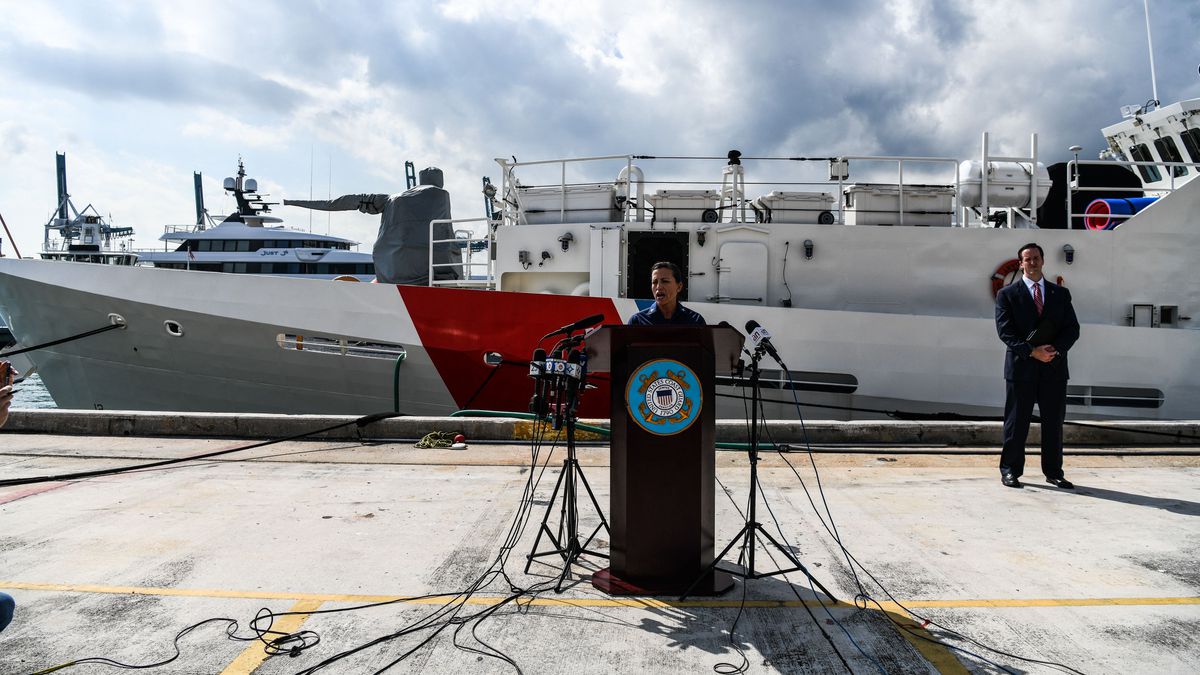 La Guardia Costera concluye sin éxito la búsqueda de decenas de migrantes tras un naufragio frente a Florida