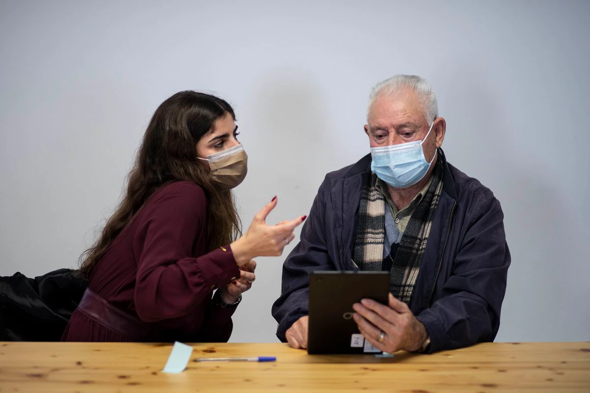 Los nativos digitales de Portugal instruyen a sus abuelos