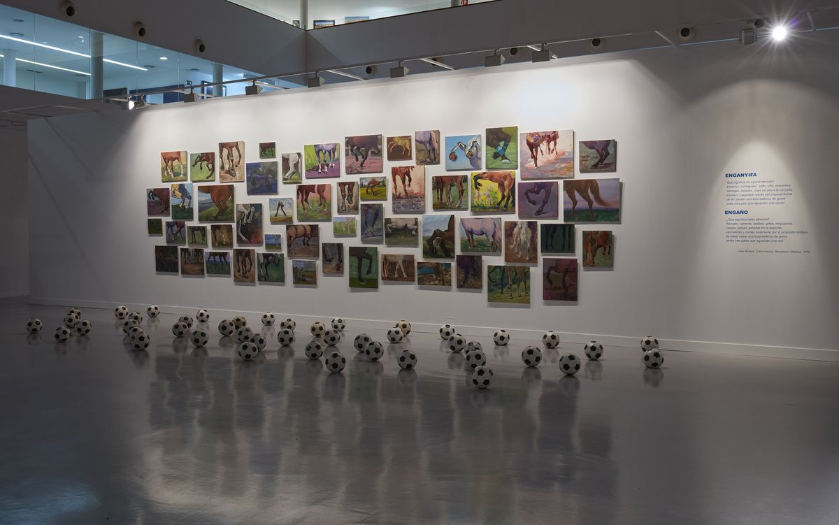 Joan Brossa, el artista que se atrevió a insertar una peineta sobre un balón de fútbol