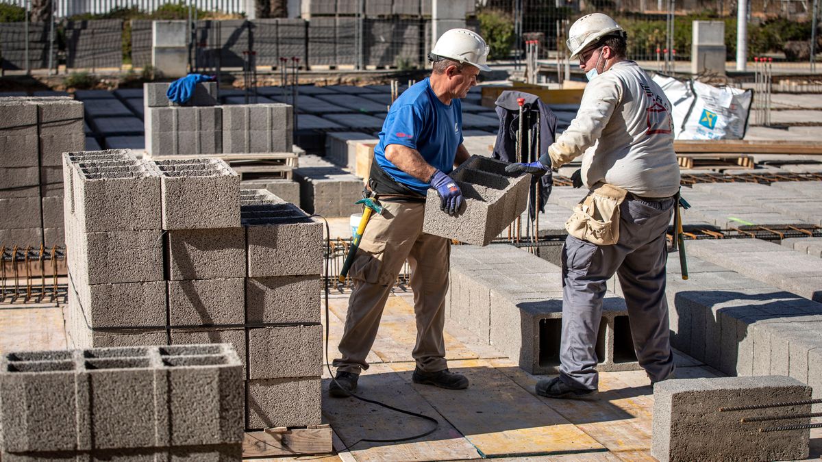 La economía española creció un 5% el año pasado y queda por debajo de las previsiones del Gobierno