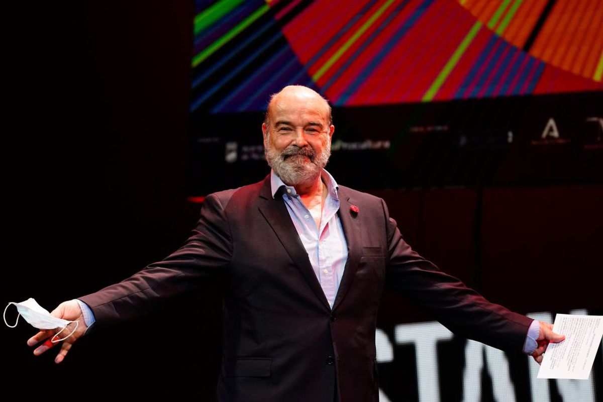 El actor Antonio Resines sale de la UCI tras más de un mes ingresado por coronavirus