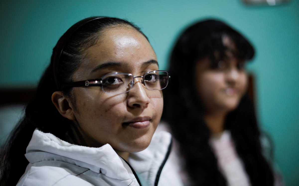 A los 17 años, Estrella crea app para ayudar a su hermana sorda a comunicarse