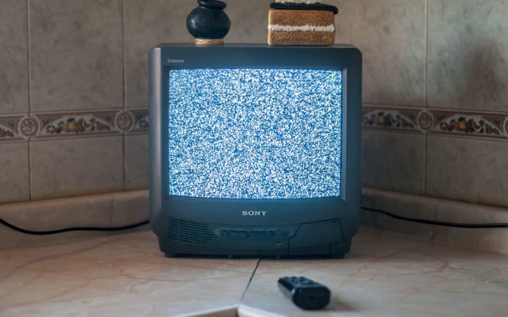 Acusan creación de "televisora oficialista" con decreto de Sheinbaum